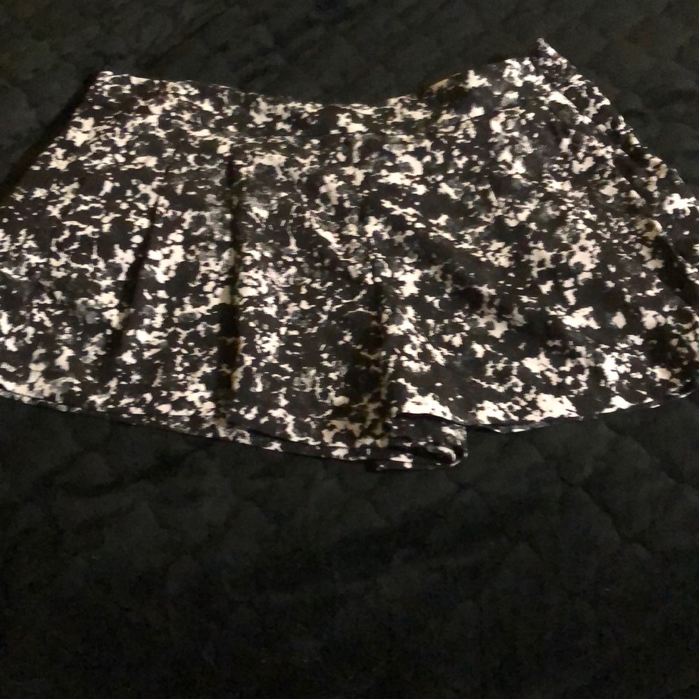 Black and white cute Mossimo shorts